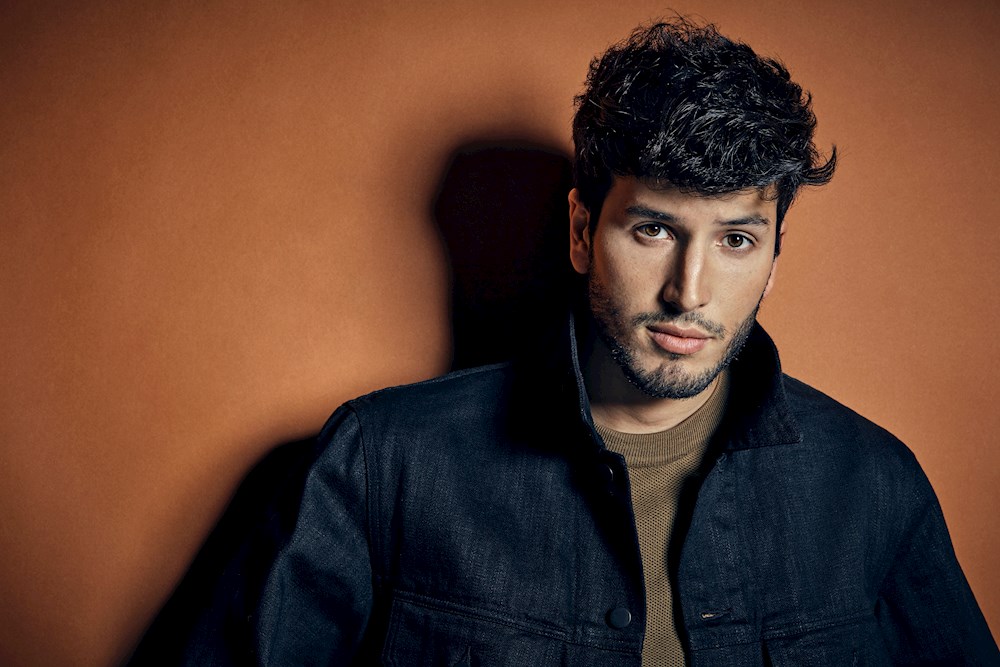 Sebastián Yatra intimidado por Manolo Caro, pero en la cima del éxito musical