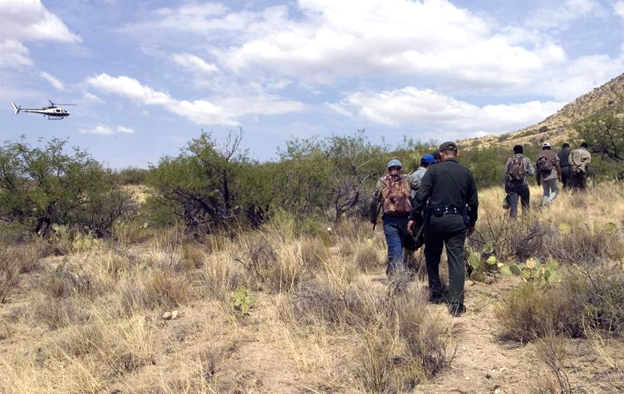 Patrulla Fronteriza y cónsules urgen no cruzar el “letal” desierto de Arizona