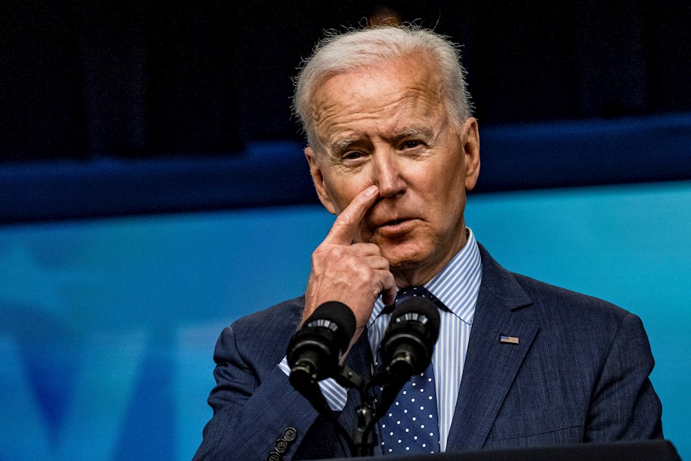 Estadounidenses apoyan más la política migratoria de Biden que la de Trump