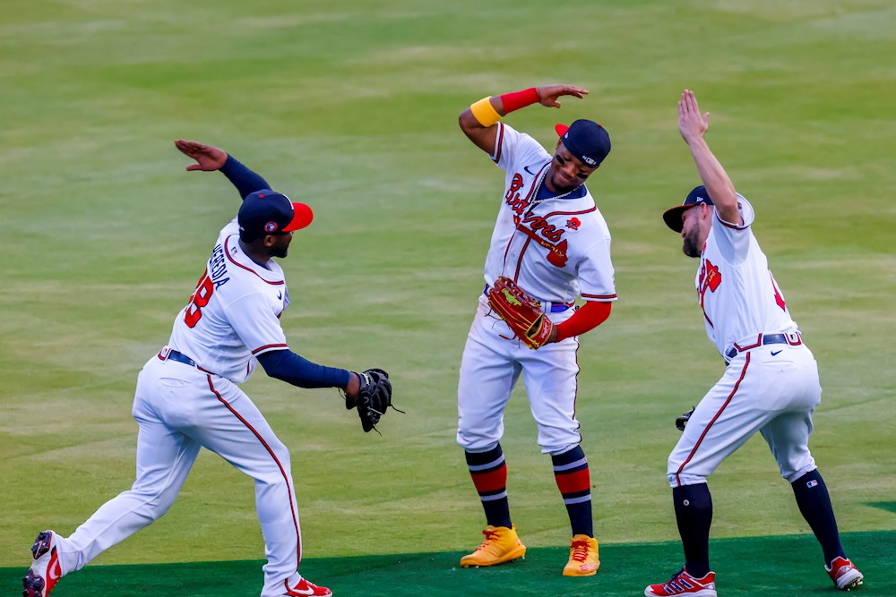 Acuña Jr. y Tatis Jr. alcanzan liderato de jonrones; ganan Cueto y Urquidy