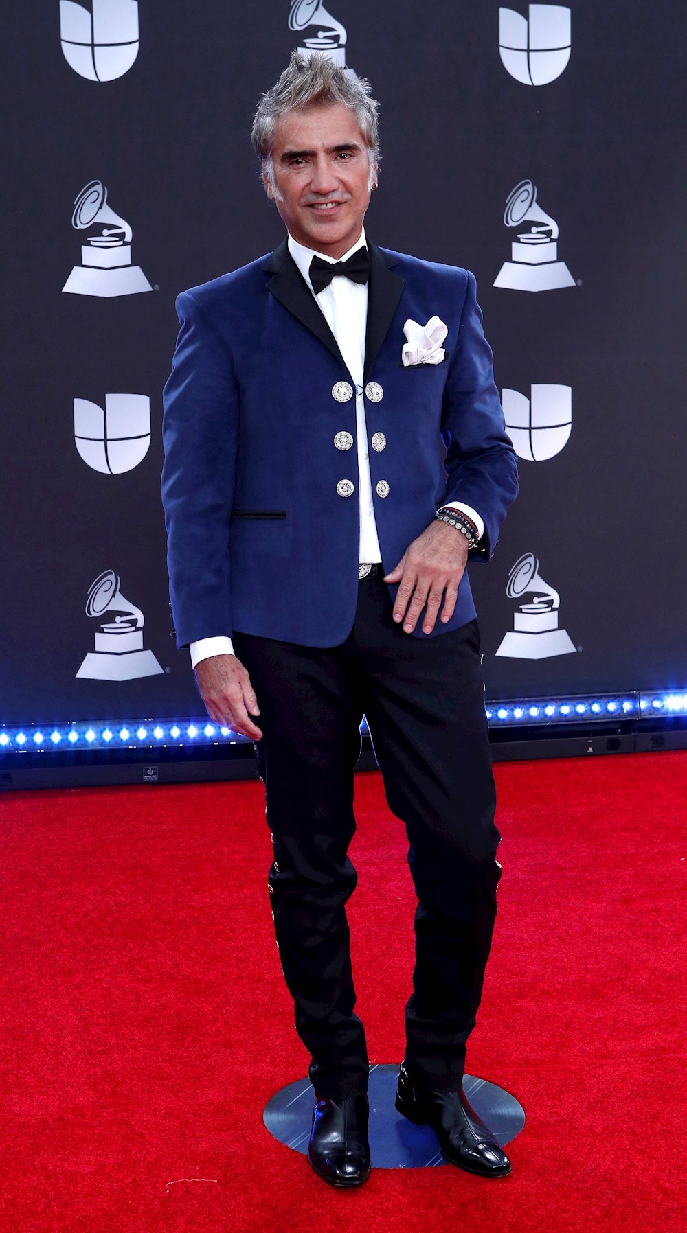 Alejandro Fernández y Fher suman sus voces a la de Biden por la vacunación