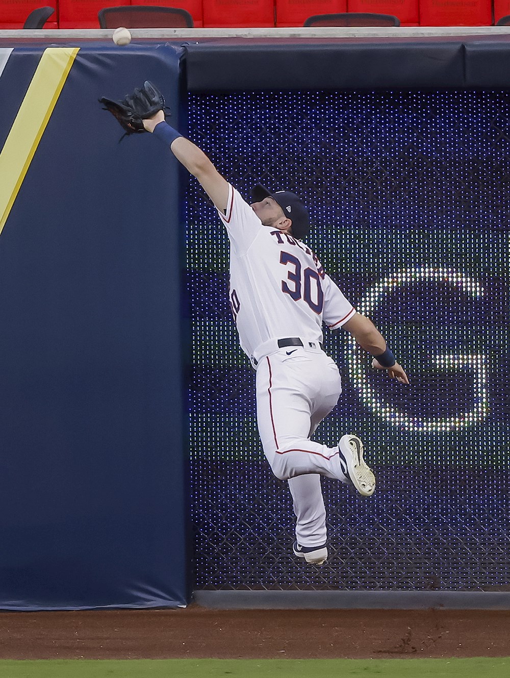 11-2. Tucker y Astros reciben encendidos a los Medias Rojas con Alex Cora