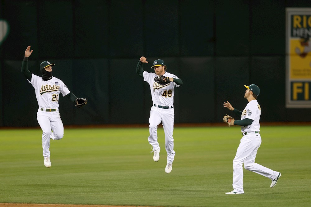 5-2 Bassitt dirige desde la lomita el triunfo de los Atléticos