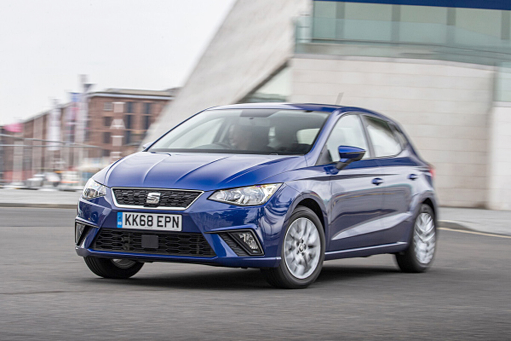 Jóvenes prefieren invertir en autos compactos, según estudio automotriz