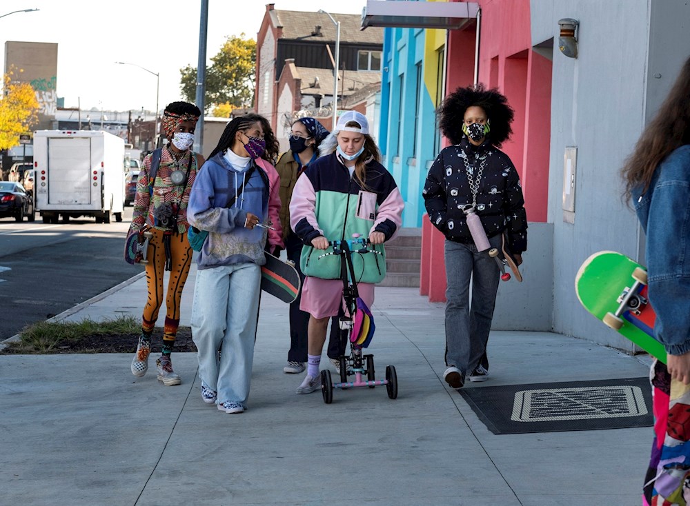 “Betty” regresa con las “skater” latinas Rachelle Vinberg y Ajani Russell