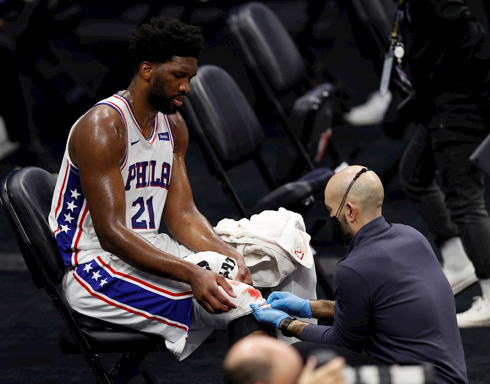 118-102. Embiid se queda sin MVP pero da el triunfo a los Sixers, que empatan la serie