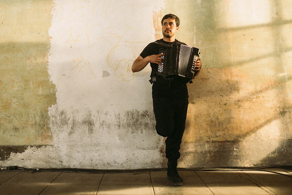 ElArturo resignifica el regional mexicano con un toque “alternativo”