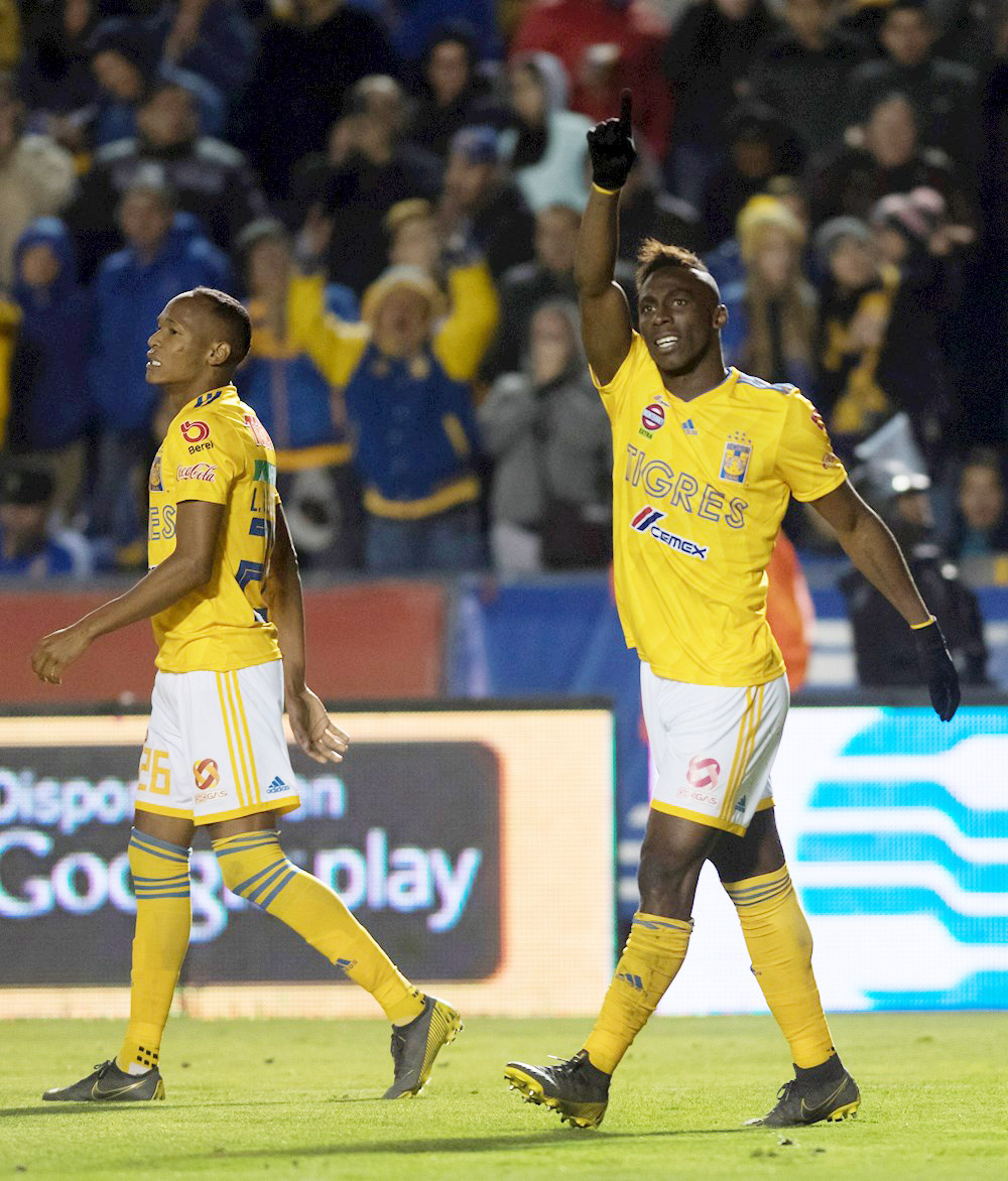 El delantero colombiano Julián Quiñones refuerza al Atlas del fútbol mexicano