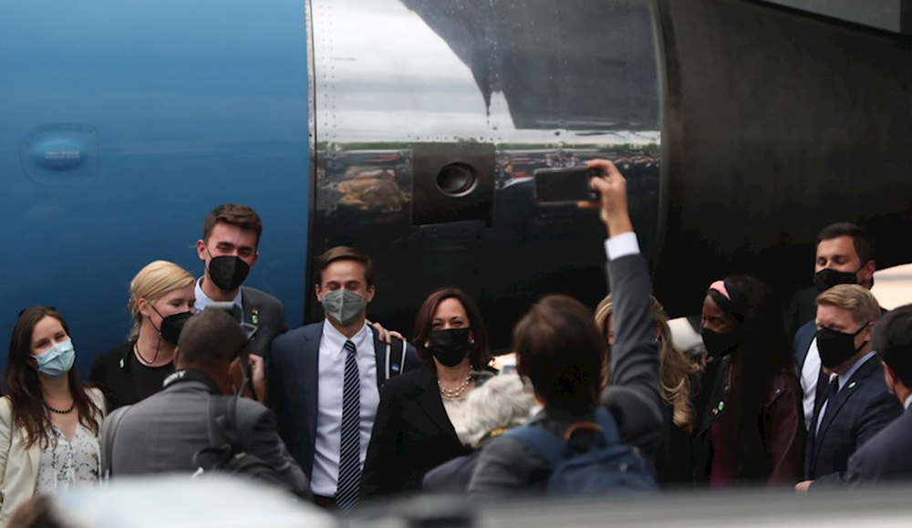 Vicepresidenta Kamala Harris regresa a EEUU tras gira por México y Guatemala