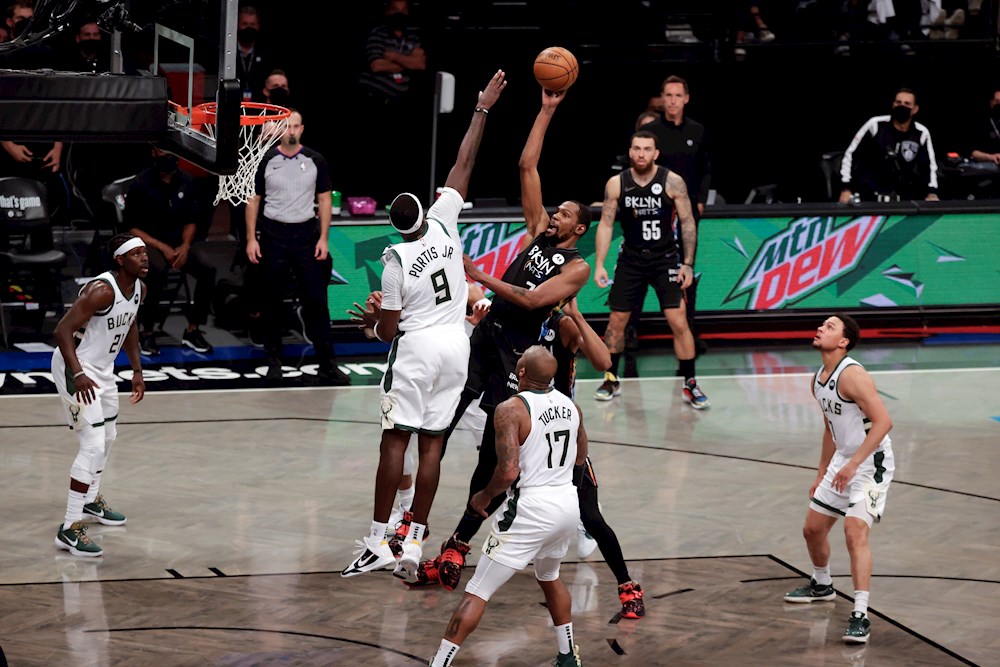 125-86. Nets, con Durant de líder, arrollan a los Bucks y se ponen con 2-0