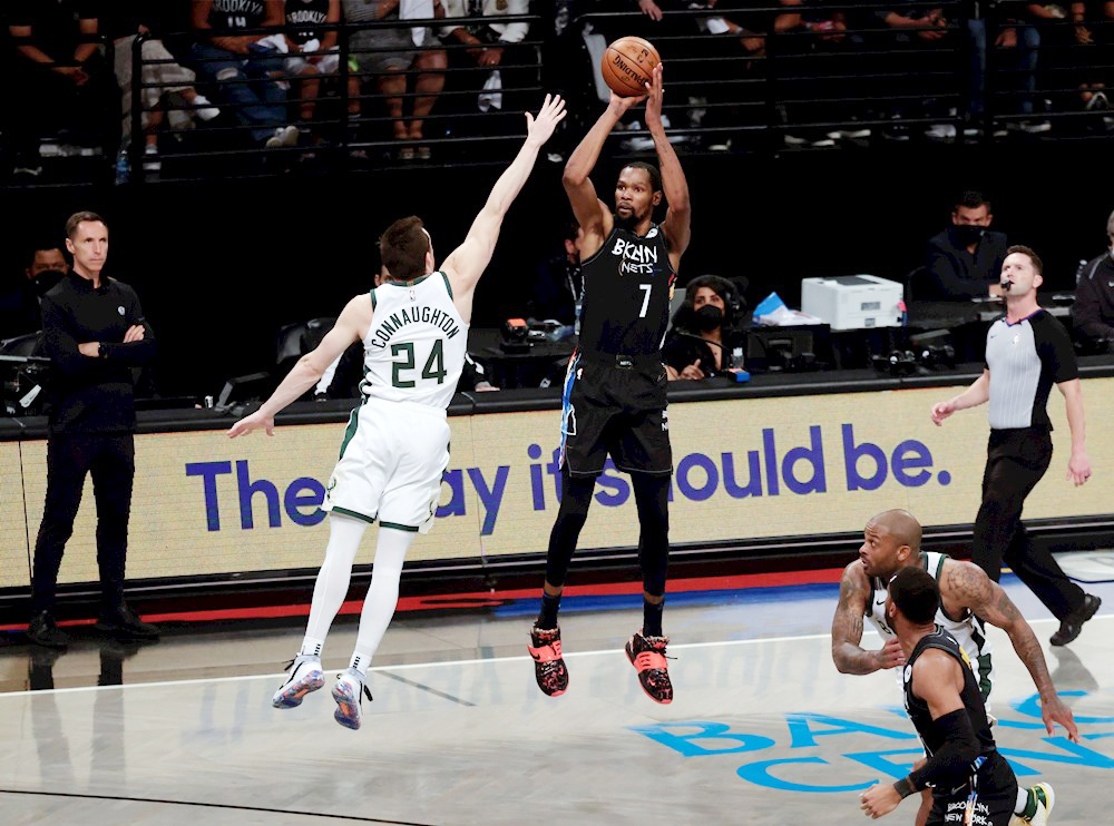 Durant hace el solo de “Big Three” y pone a los Nets con la ventaja