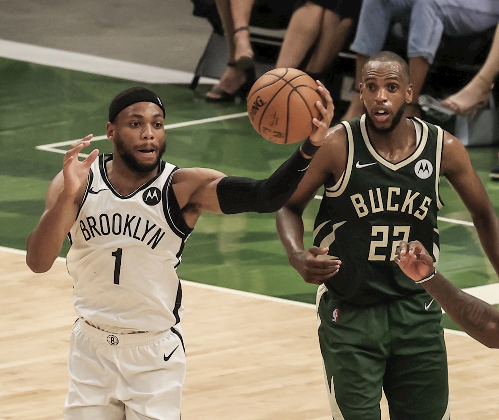 Khris Middleton y Kevin Love se comprometen con el equipo olímpico de EE.UU.