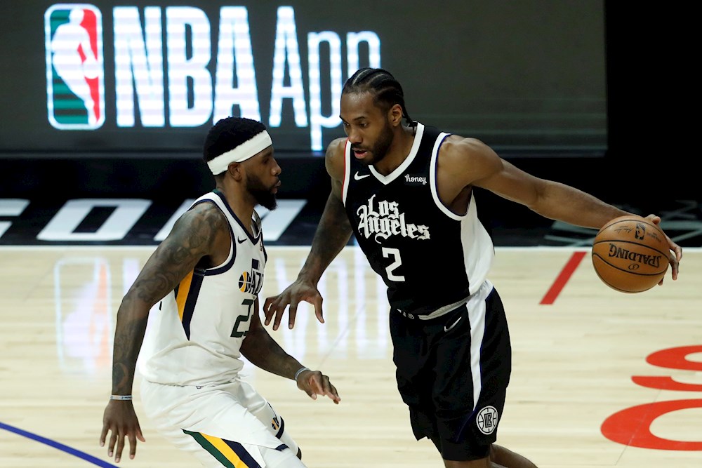 132-106: Kawhi Leonard y Paul George desarticulan a los Jazz