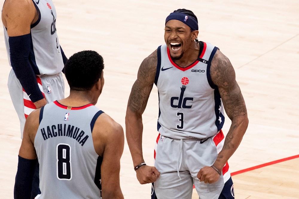 122-114. Beal y Westbrook evitan barrida y logran primer triunfo ante los Sixers