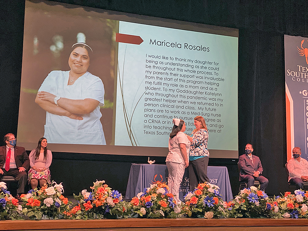 Nuevo programa de Enfermería de TSC introduce graduados a la profesión con ceremonia