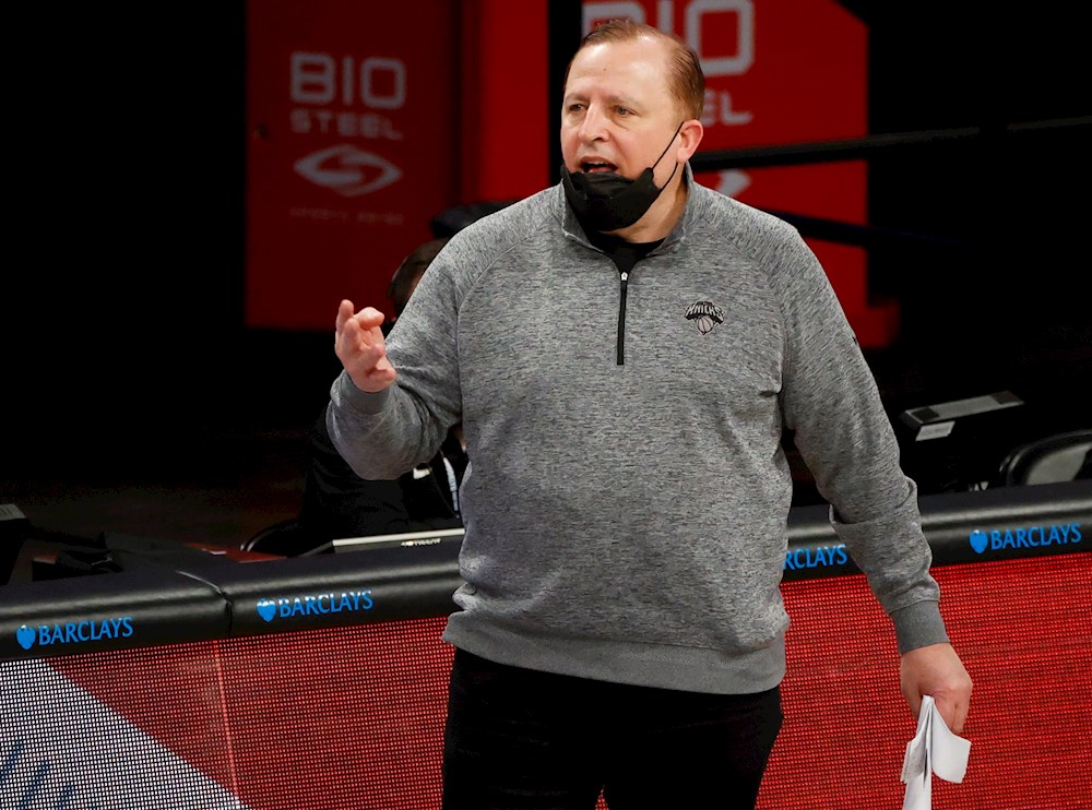 Tom Thibodeau, de Knicks, gana por segunda vez premio Entrenador del Año