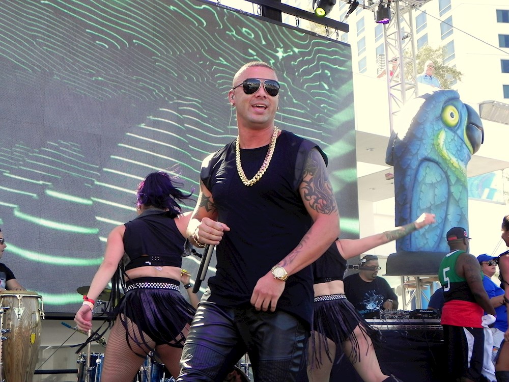 Wisin, Jhay Cortez y Los Legendarios calientan motores para “Fiel Remix”