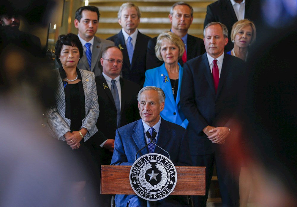 El gobernador de Texas anuncia que planea continuar la construcción del muro