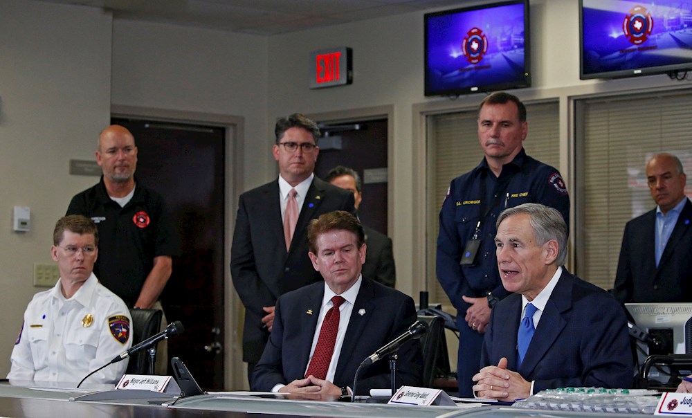 Texas insta a los rancheros a reportar los daños que les causan los migrantes