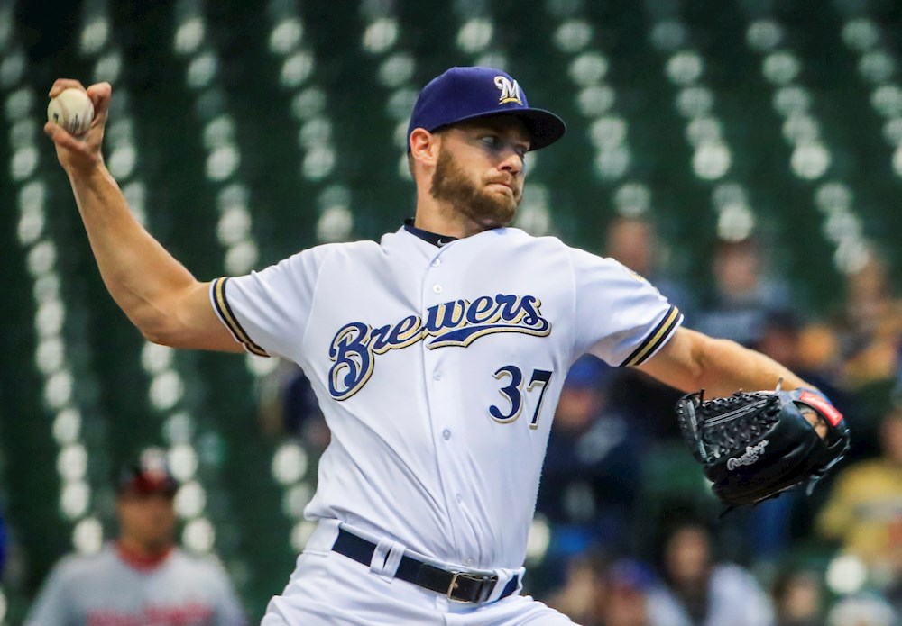 7-3. Houser domina desde la lomita a los Piratas