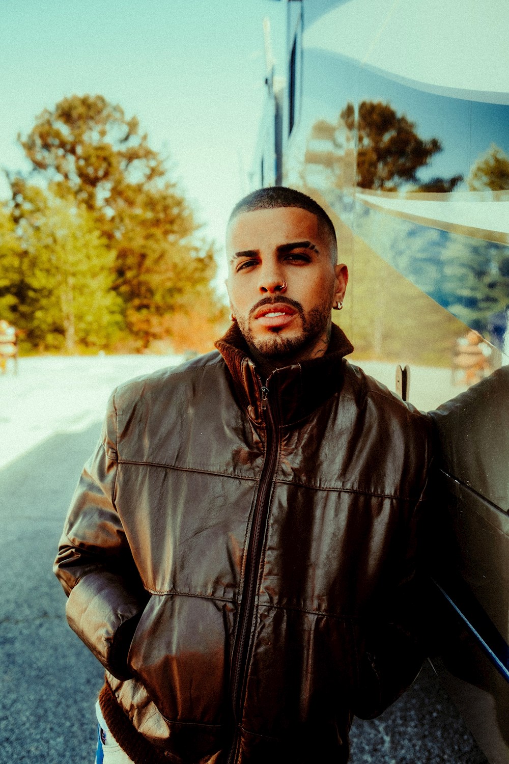 Rauw Alejandro celebra primer puesto de ventas de disco en listado Billboard