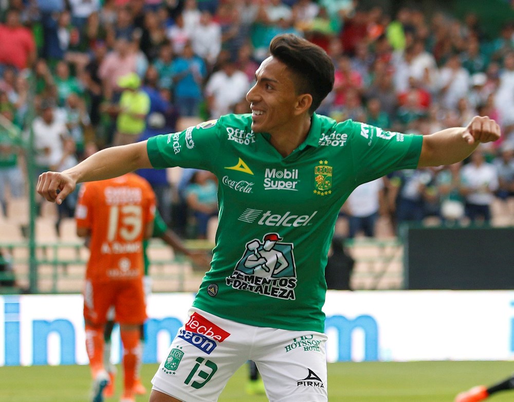 El extremo ecuatoriano Ángel Mena renueva con el León