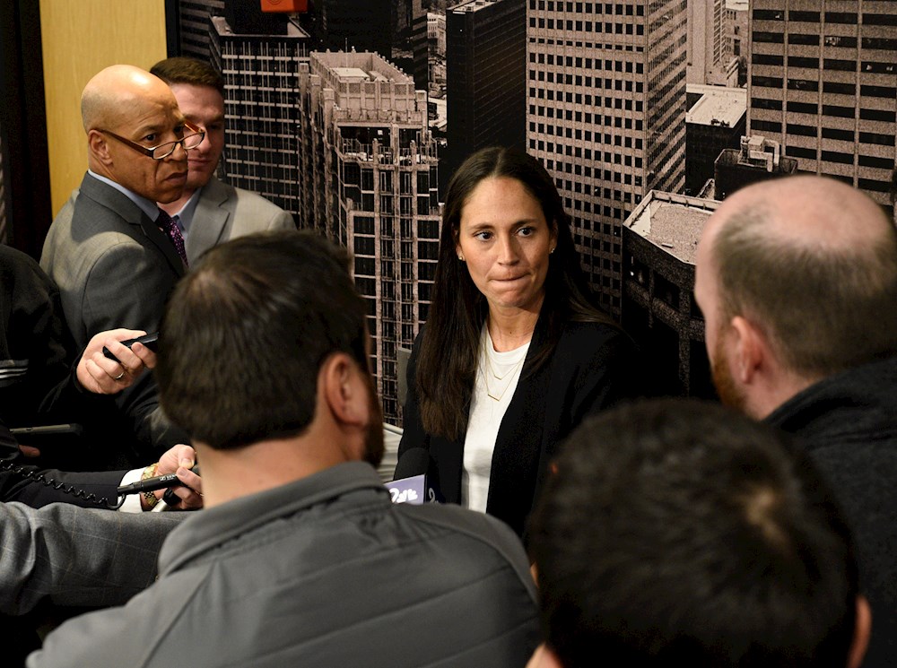 Sue Bird (baloncesto) y Eddy Álvarez (béisbol) llevarán la bandera de EEUU
