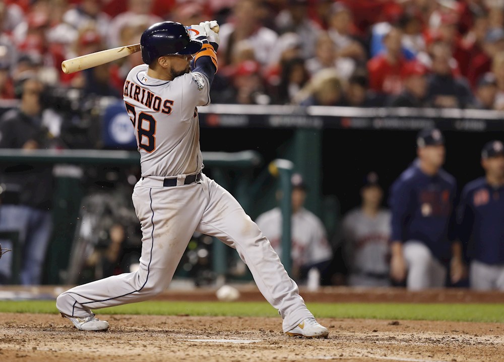 El receptor venezolano Chirinos firma con los Cachorros un contrato de Grandes Ligas