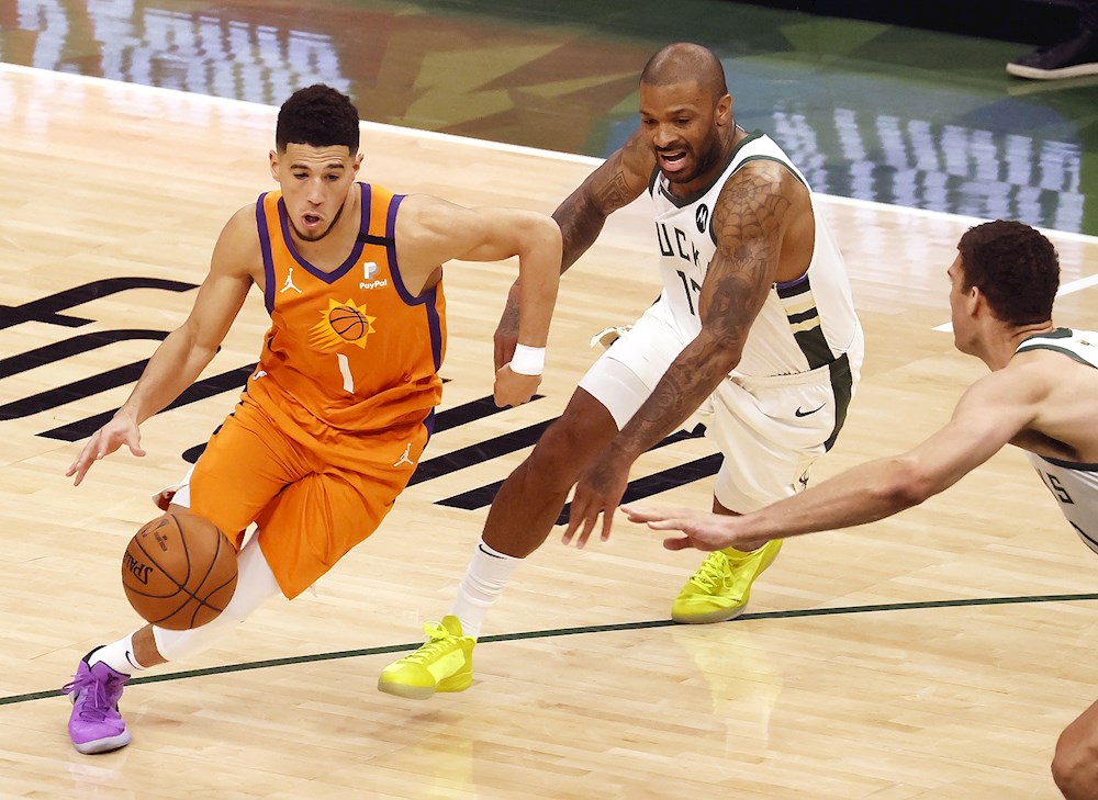 109-103: Los Bucks sobreviven a Booker y empatan las Finales