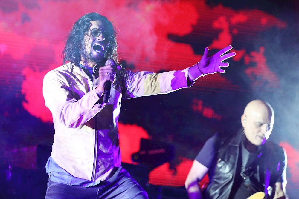 El músico puertorriqueño Draco Rosa es invitado a actuar en serie “The Bay”