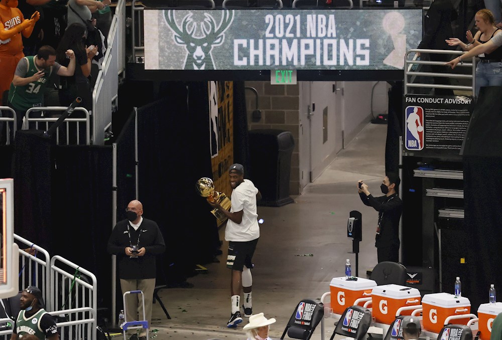 Holiday y Middleton viajarán a Tokio como campeones; Booker, derrotado