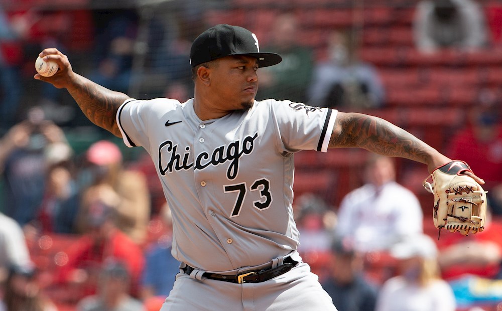 El dominicano Yermín Mercedes vuelve 24 horas después de anunciar su retirada