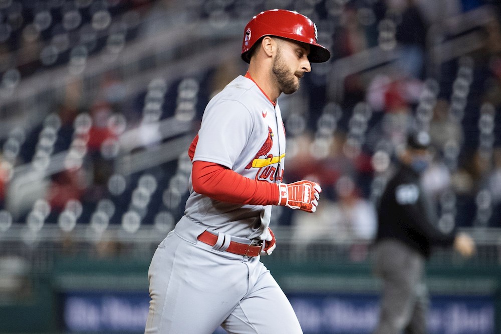 Paul DeJong jonronea y sella la victoria de los Cardenales por 2-1