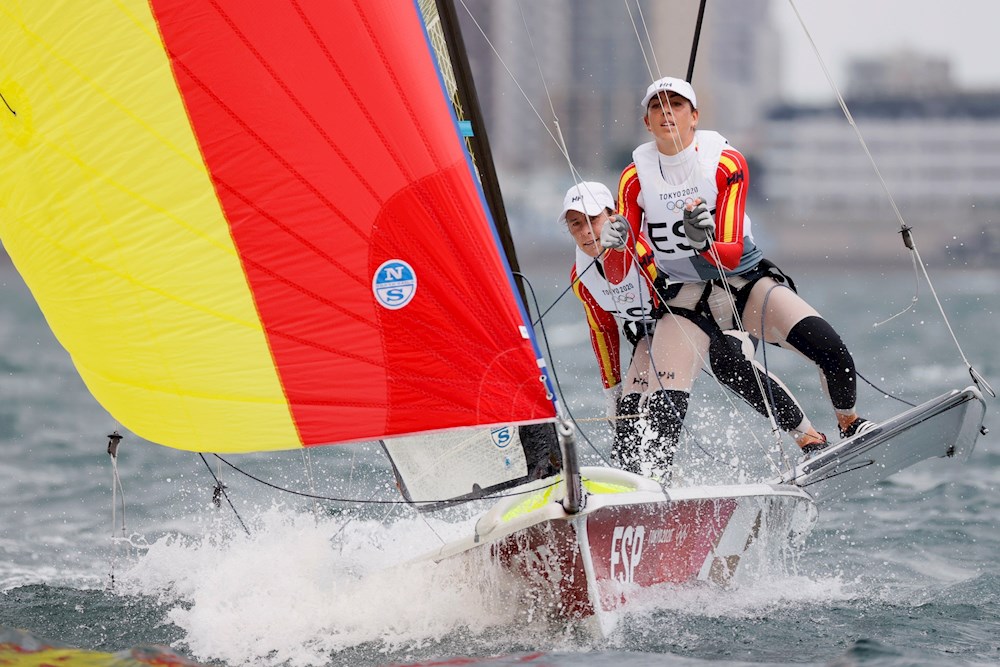 El 49er.FX acaba octavo en una primera jornada con difíciles condiciones de navegación