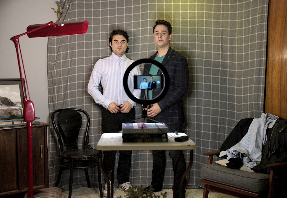 “Fondeados” aborda con comedia las oportunidades laborales actuales