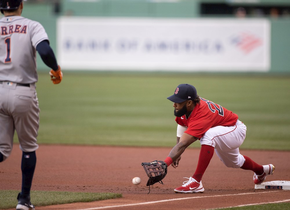 15-1. Bateo explosivo de dominicanos Santana y Devers apoyan labor de Eovaldi
