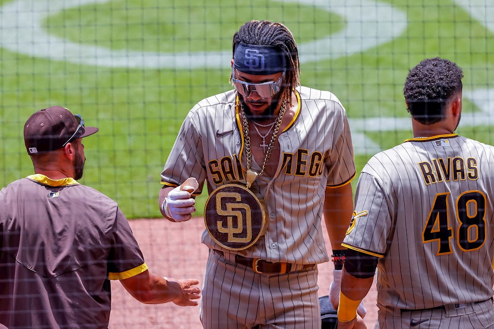 El dominicano Tatis Jr. jonronea y marca el triunfo de los Padres