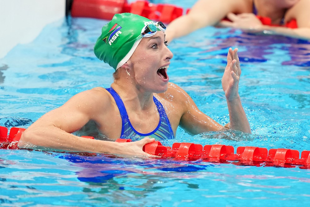 Schoenmaker adorna el oro en 200 braza con sensacional récord del mundo