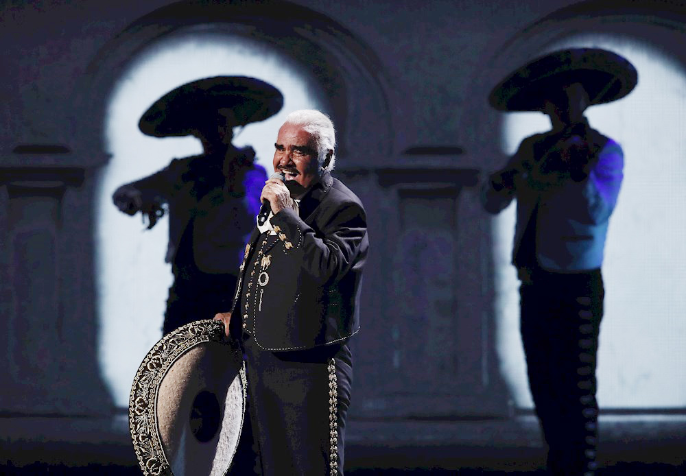 Vicente Fernández es hospitalizado de emergencia en México
