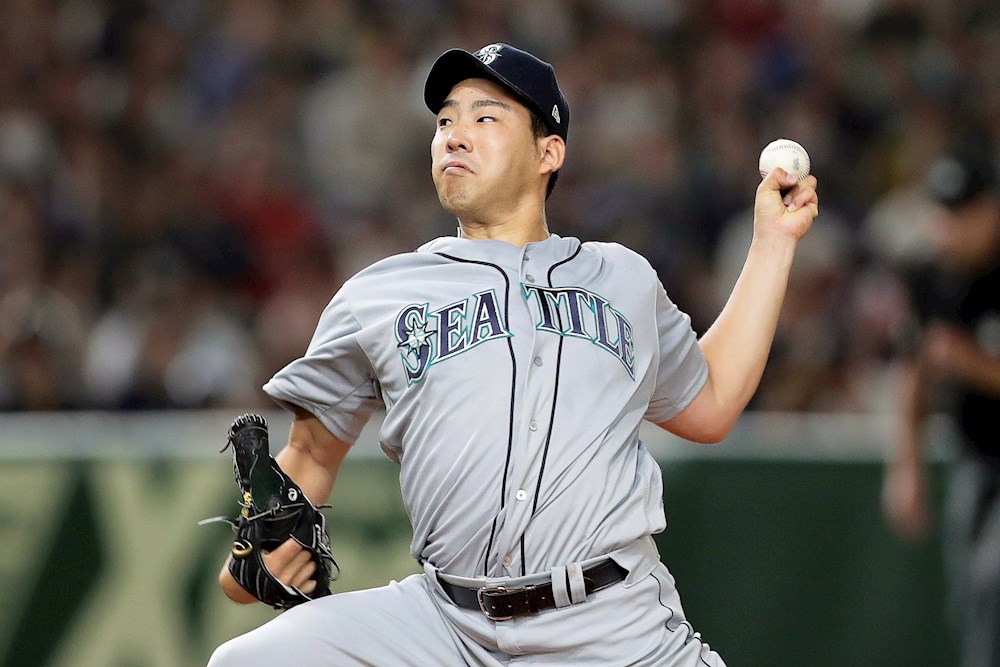 7-2. Yusei Kikuchi domina desde el montículo y silencia a los Azulejos