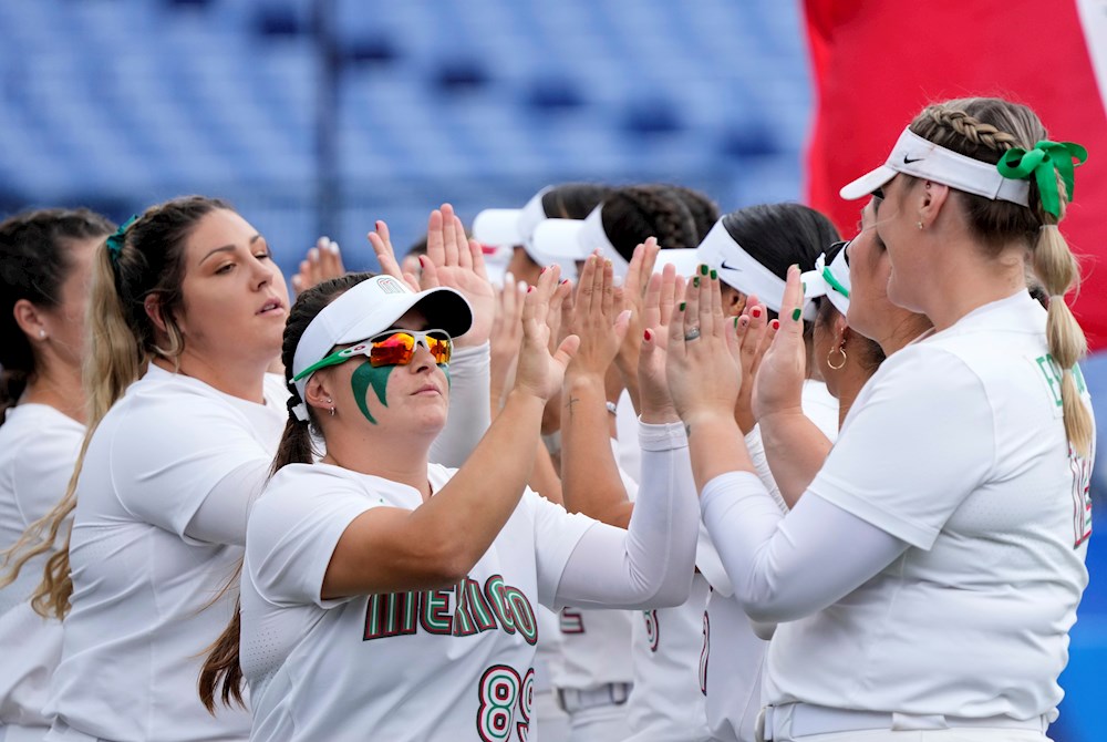 Federación Mexicana de Sóftbol sancionará a jugadoras que tiraron uniformes