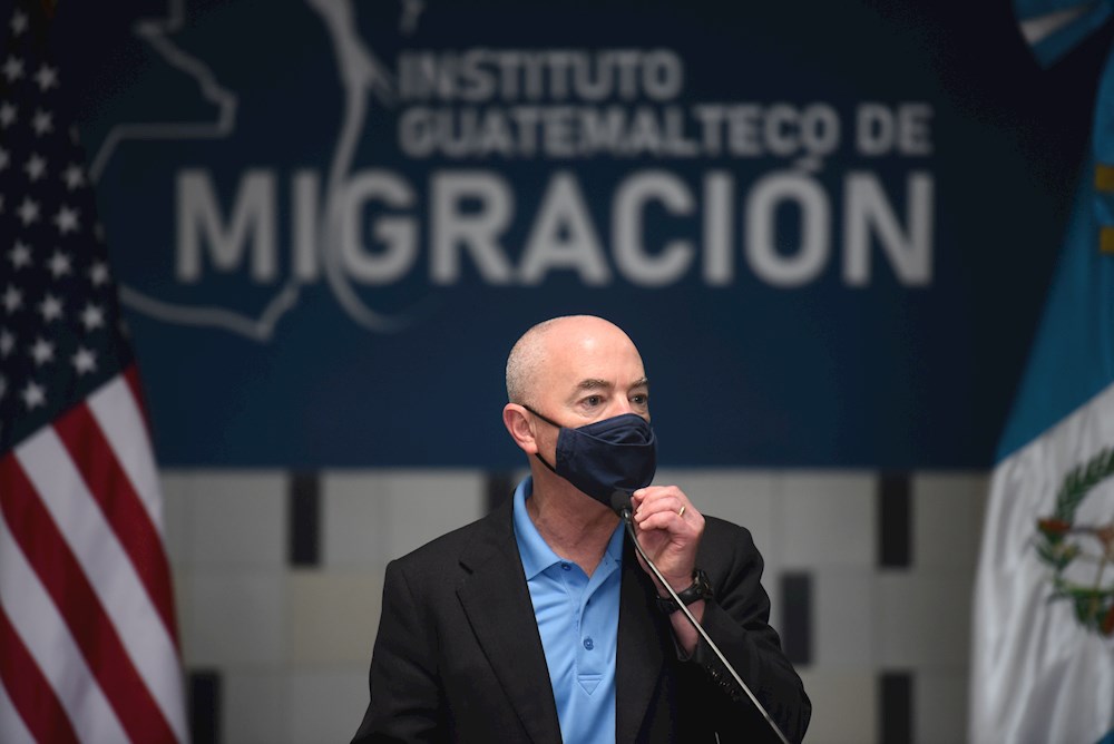 Senado confirma a activista de raíces mexicanas al frente de USCIS