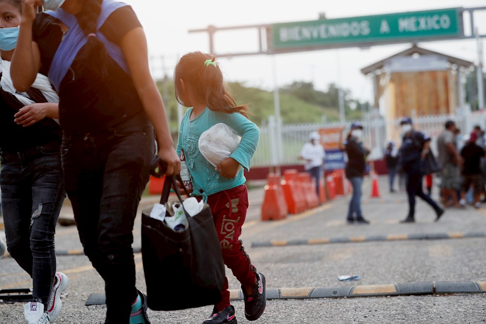 México desatiende protocolos para deportaciones de migrantes a Guatemala
