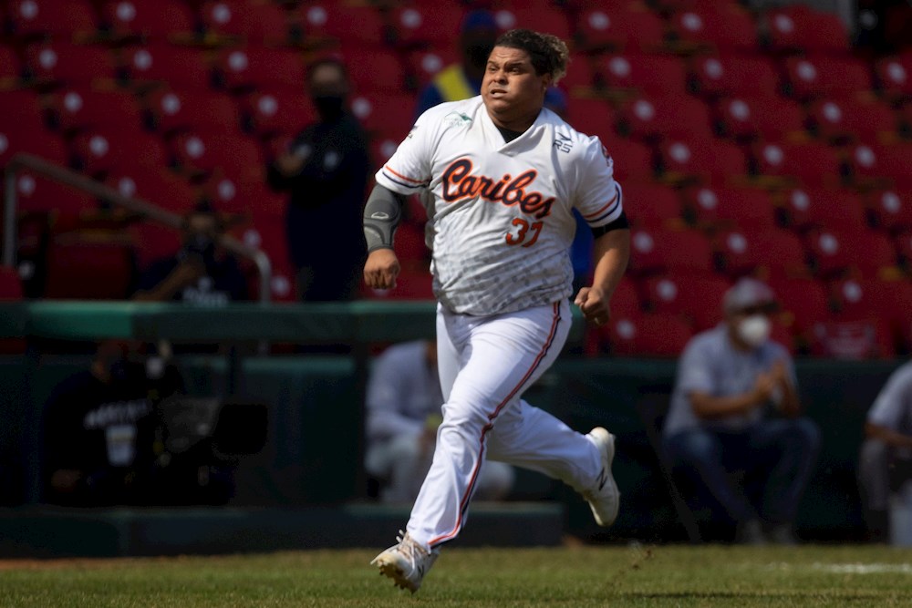 Astudillo pega de cuatro esquinas en el triunfo de los Mellizos