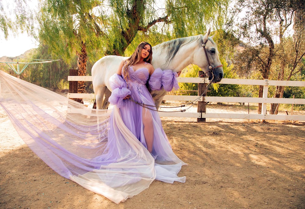 Chiquis regresa a la música modernizando un clásico de la música mexicana