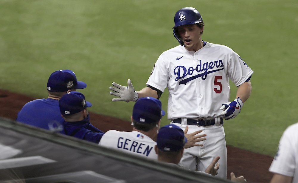 5-0. Seager y Muncy castigan con jonrones a los Filis