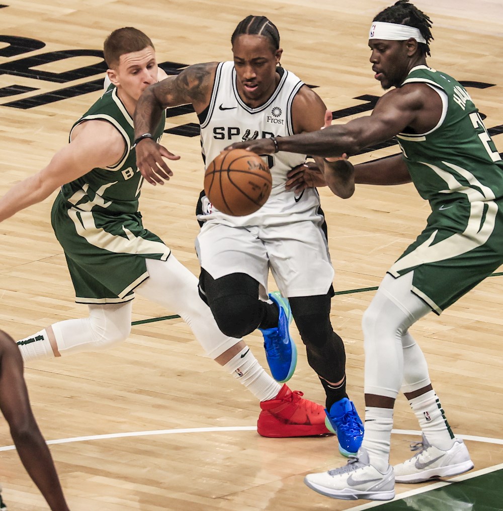 Bulls cierran acuerdo traspaso de DeRozan de Spurs y se une a Lonzo Ball