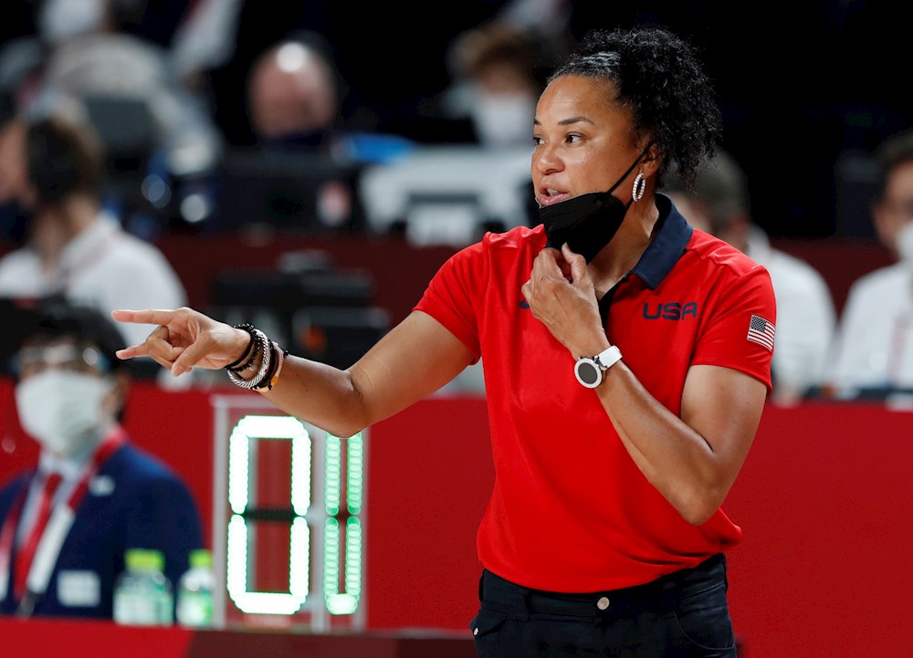 La entrenadora de EEUU Dawn Staley deja la selección: “Estoy llena”