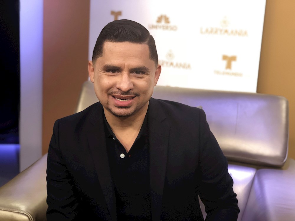 El cantante Larry Hernández confirma que tiene covid-19