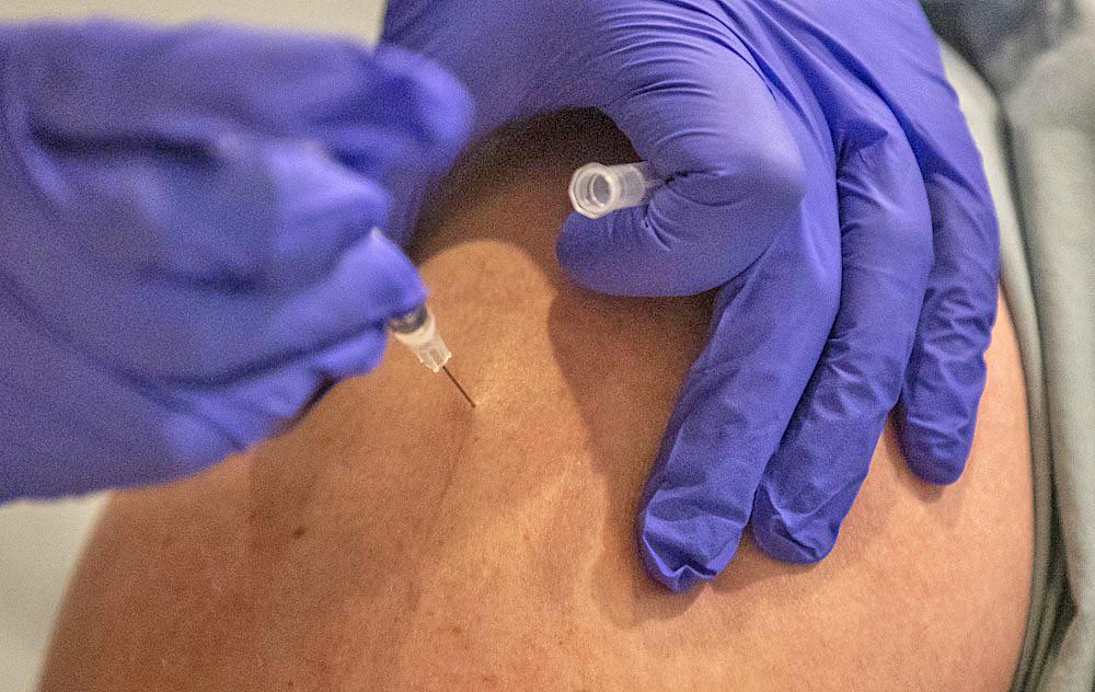 Las grandes empresas empiezan a exigir vacuna a sus trabajadores